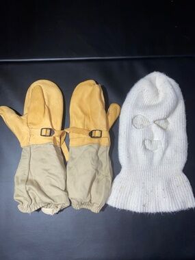Hunting Gloves With Liner Size Medium/ Large With White Ski Mask Combo